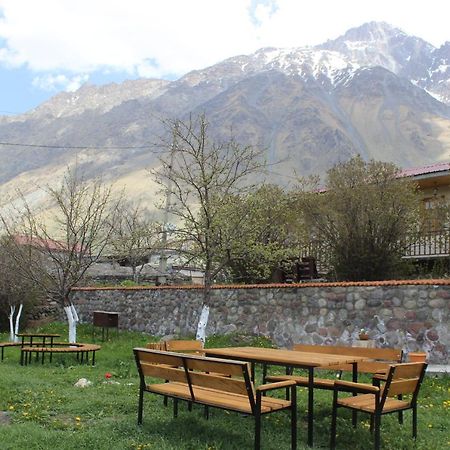 Golden Star Kazbegi Stepantsminda Exterior foto