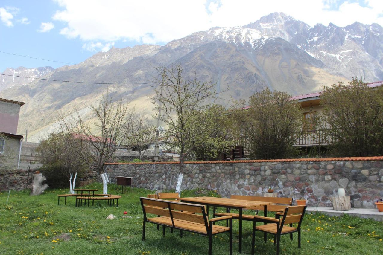 Golden Star Kazbegi Stepantsminda Exterior foto
