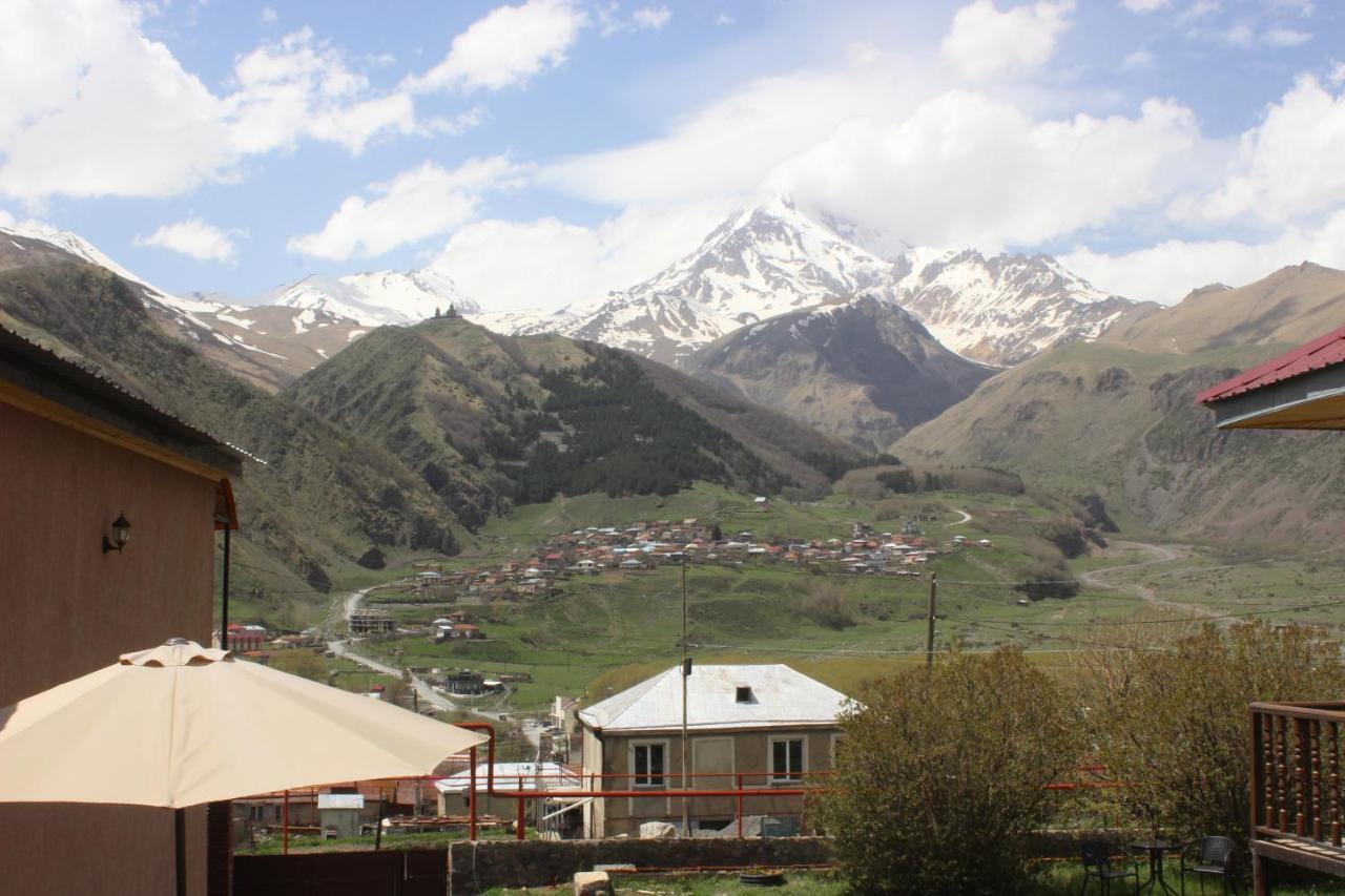 Golden Star Kazbegi Stepantsminda Exterior foto