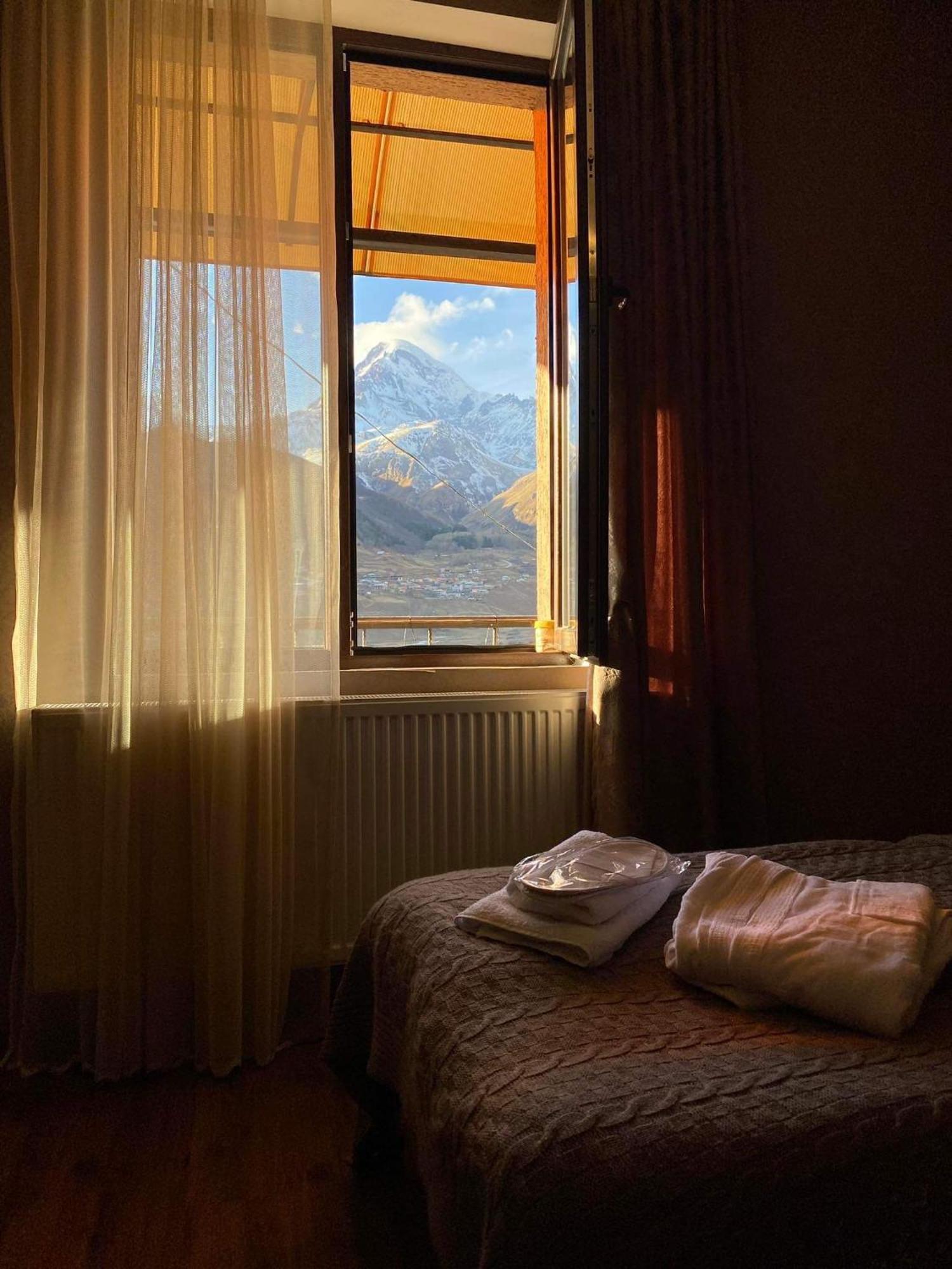 Golden Star Kazbegi Stepantsminda Quarto foto