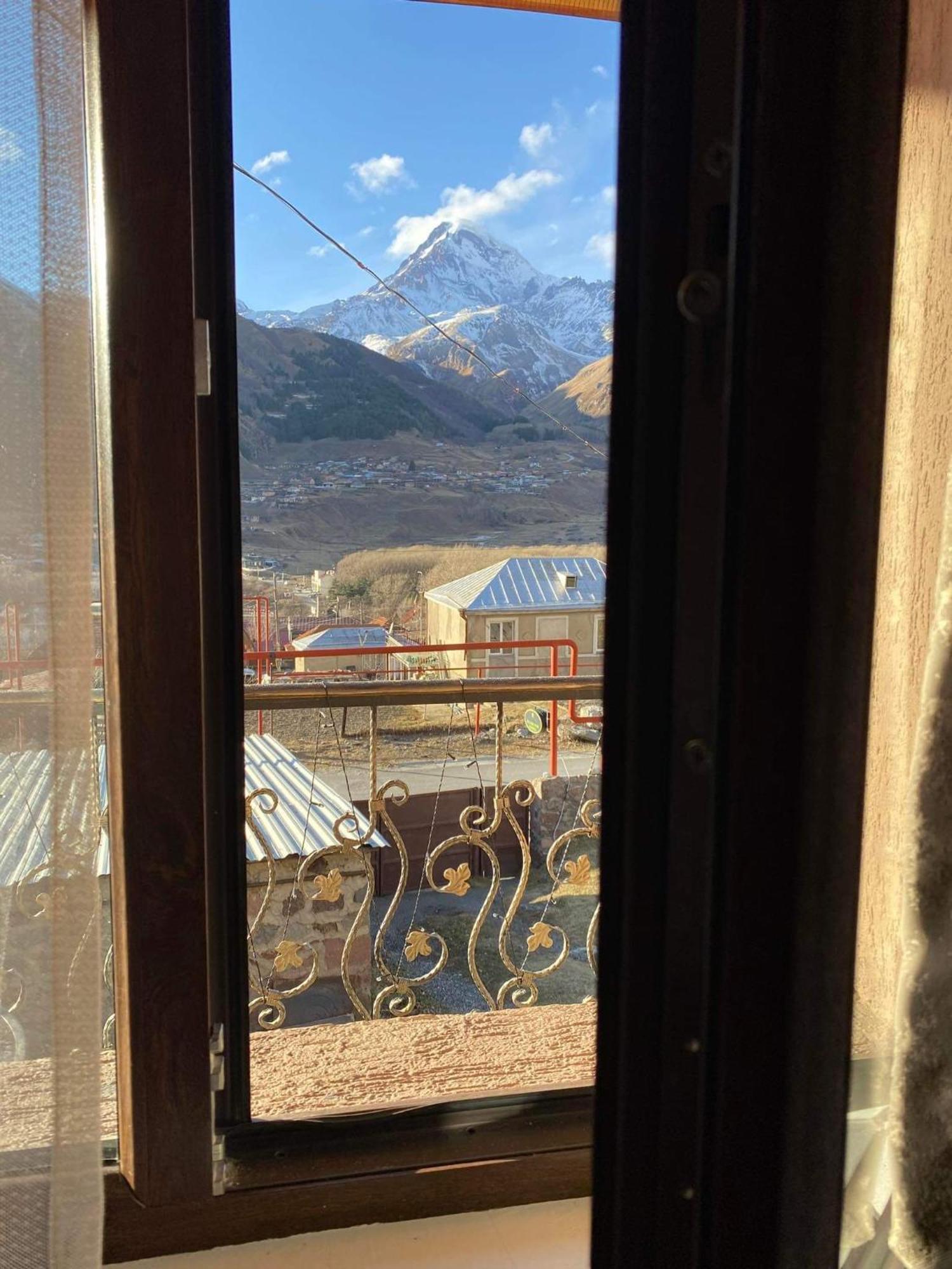 Golden Star Kazbegi Stepantsminda Quarto foto